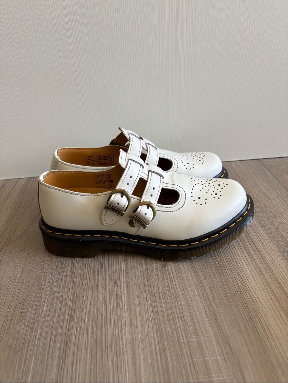 Dr. Martens Shoes Womens Size 7 White Leather Mary Jane Flats Double Strap Heart